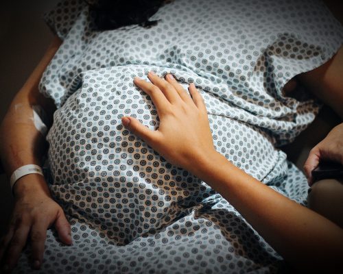 Foto mão na barriga